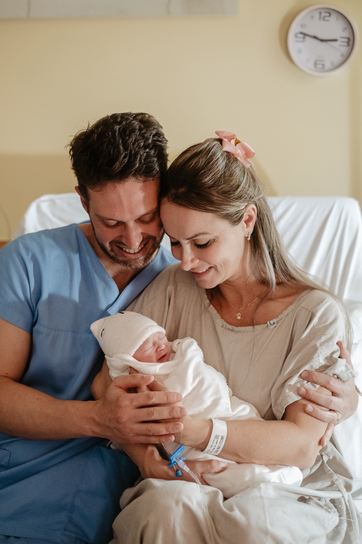 Fotografia de parto normal, na maternidade ilha por Thiago Braga