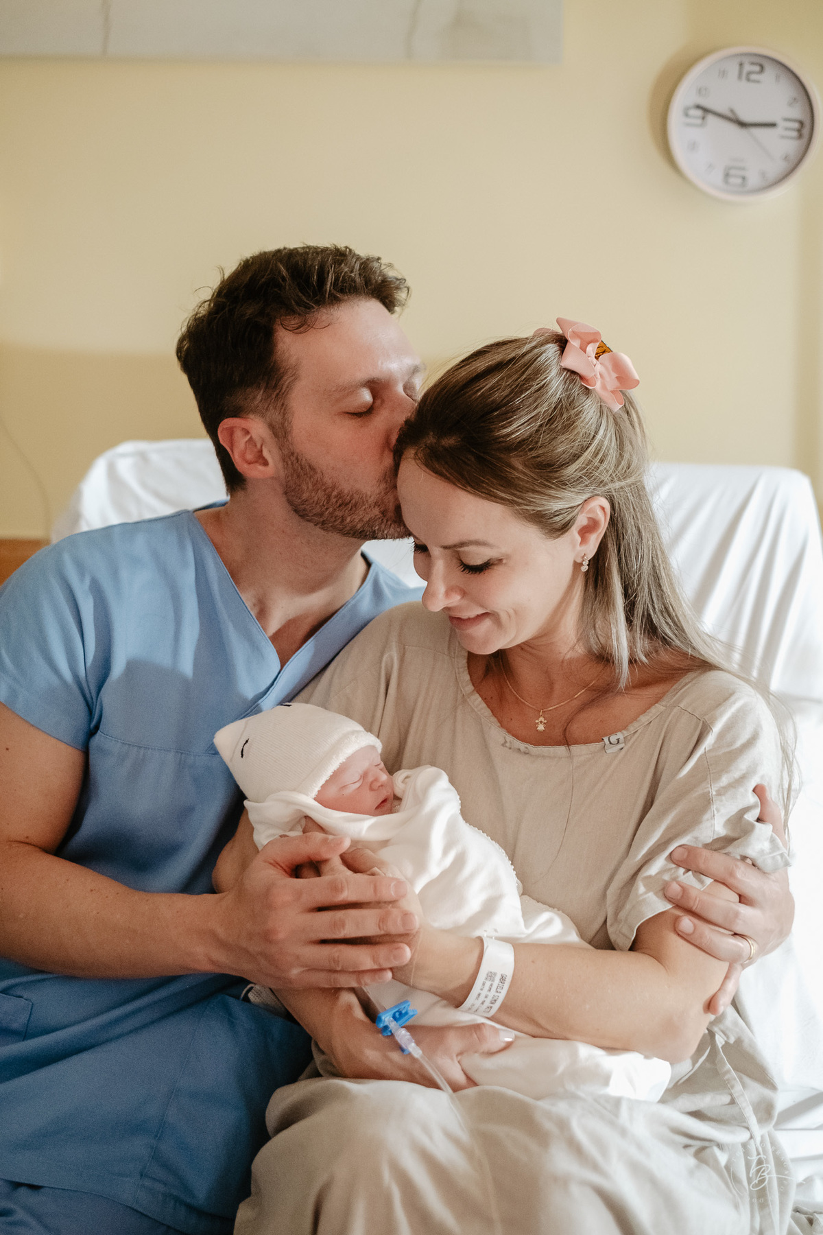 Fotografia de parto normal, na maternidade ilha por Thiago Braga