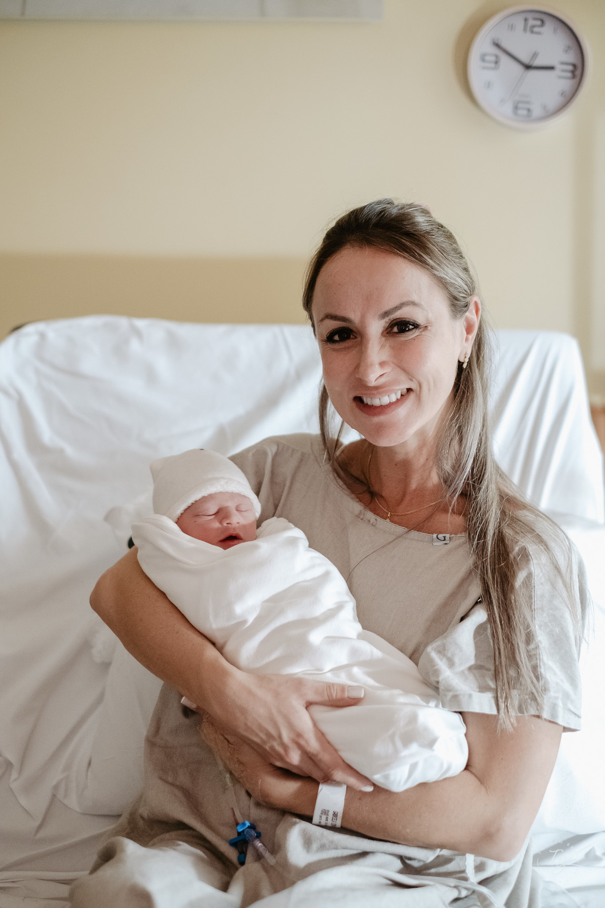 Fotografia de parto normal, na maternidade ilha por Thiago Braga