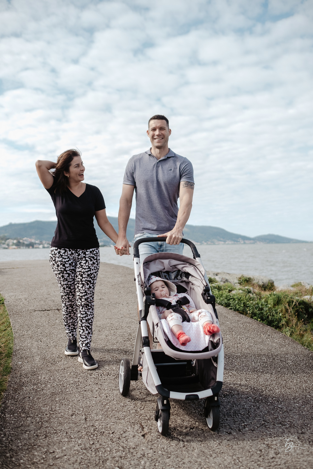 Ensaio de família, acompanhamento bebê, lifestyle, 6 meses da Sofia por Thiago Braga Fotografia.