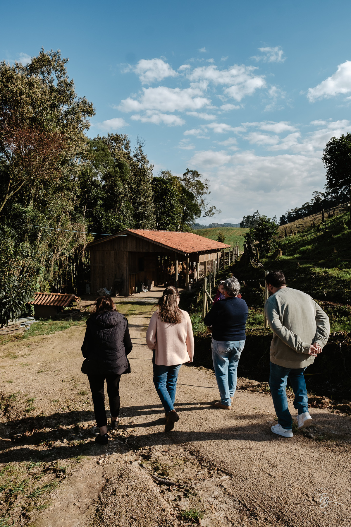 acompanhamento documental de família, 11 meses da Cecília, sessão no sítio em Anitápolis/SC por Thiago Braga fotografia