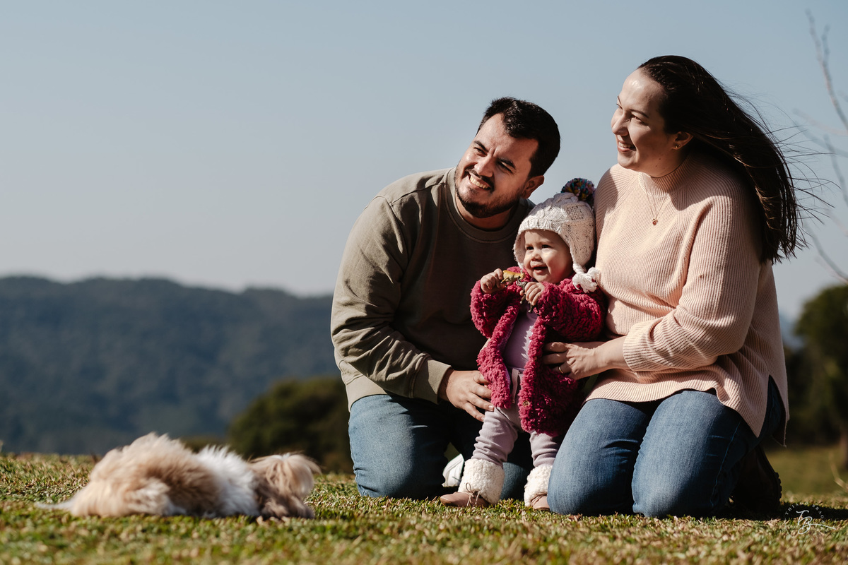 acompanhamento documental de família, 11 meses da Cecília, sessão no sítio em Anitápolis/SC por Thiago Braga fotografia