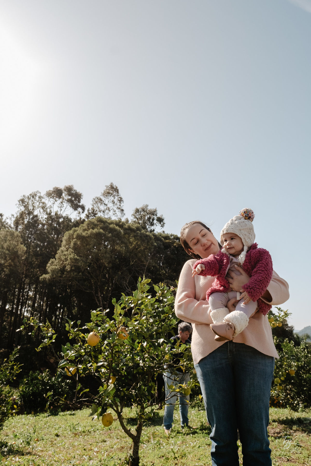 acompanhamento documental de família, 11 meses da Cecília, sessão no sítio em Anitápolis/SC por Thiago Braga fotografia
