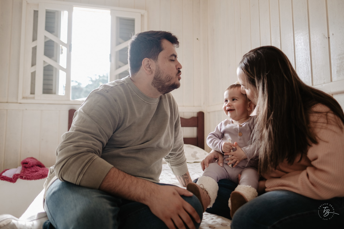 acompanhamento documental de família, 11 meses da Cecília, sessão no sítio em Anitápolis/SC por Thiago Braga fotografia