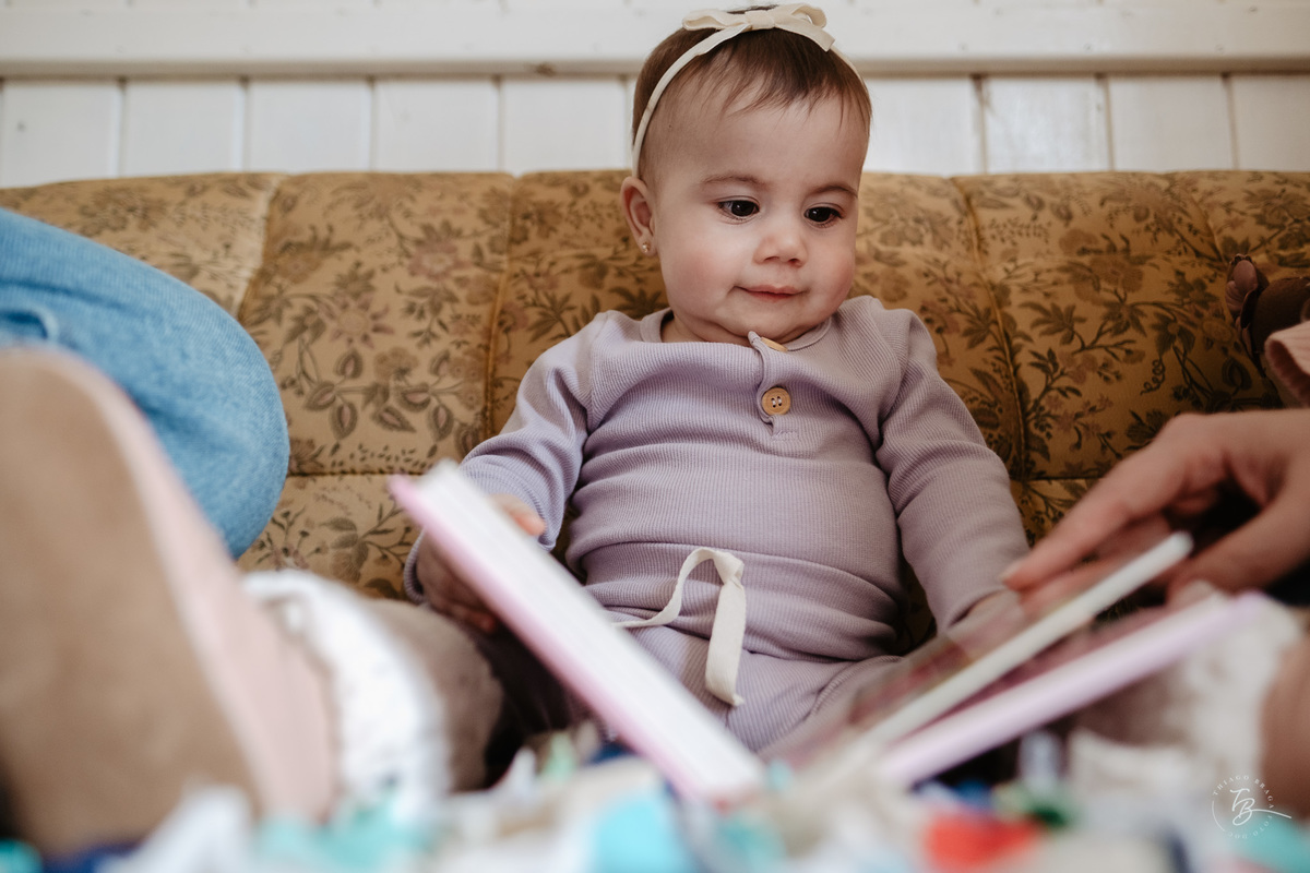 acompanhamento documental de família, 11 meses da Cecília, sessão no sítio em Anitápolis/SC por Thiago Braga fotografia