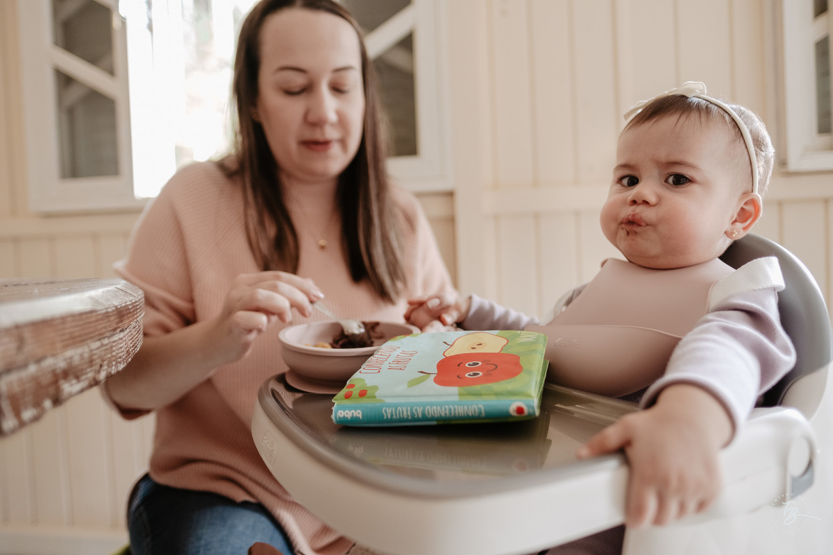 acompanhamento documental de família, 11 meses da Cecília, sessão no sítio em Anitápolis/SC por Thiago Braga fotografia