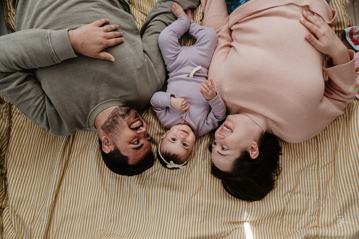 acompanhamento documental de família, 11 meses da Cecília, sessão no sítio em Anitápolis/SC por Thiago Braga fotografia