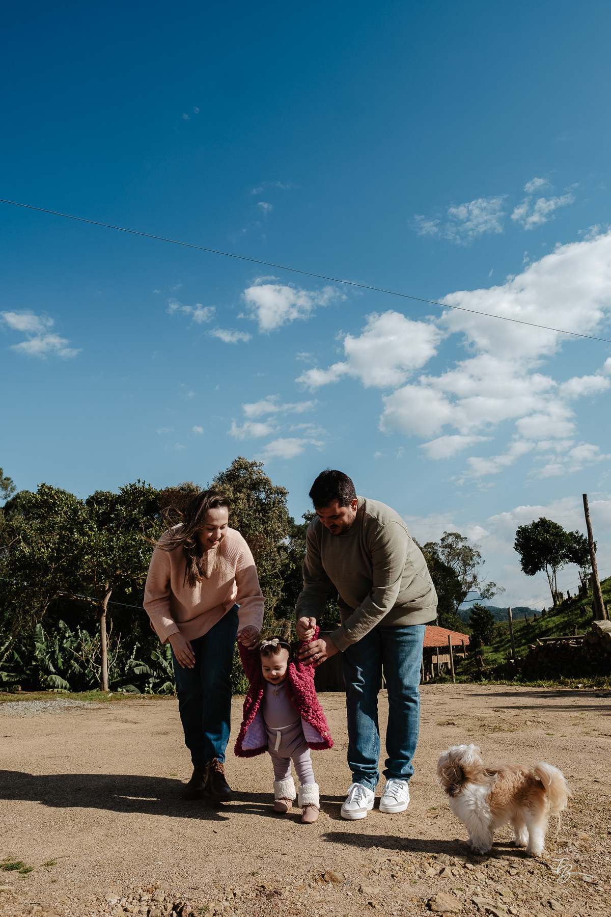 acompanhamento documental de família, 11 meses da Cecília, sessão no sítio em Anitápolis/SC por Thiago Braga fotografia