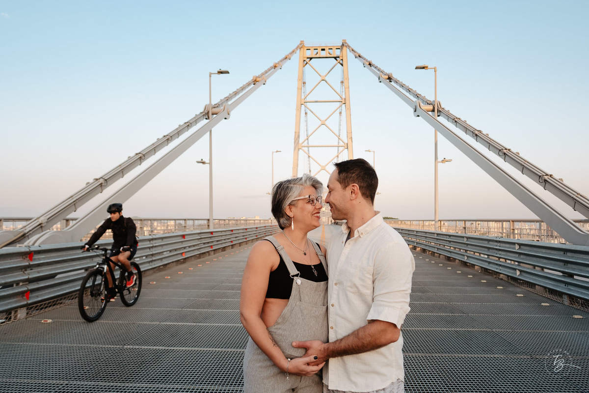 Ensaio gestante na ponte Hercílio Luz em Florianópolis por Thiago Braga fotografia