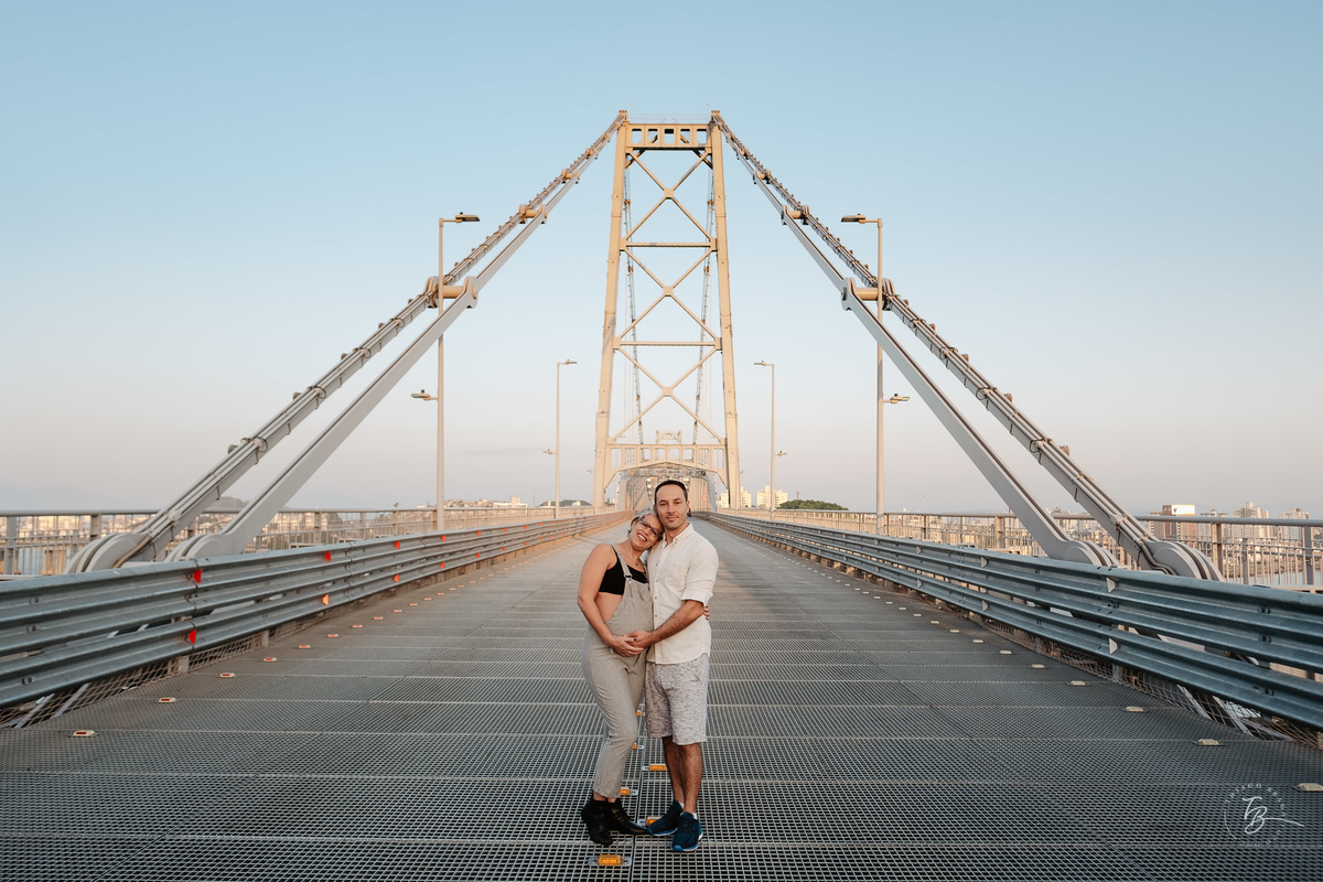 Ensaio gestante na ponte Hercílio Luz em Florianópolis por Thiago Braga fotografia