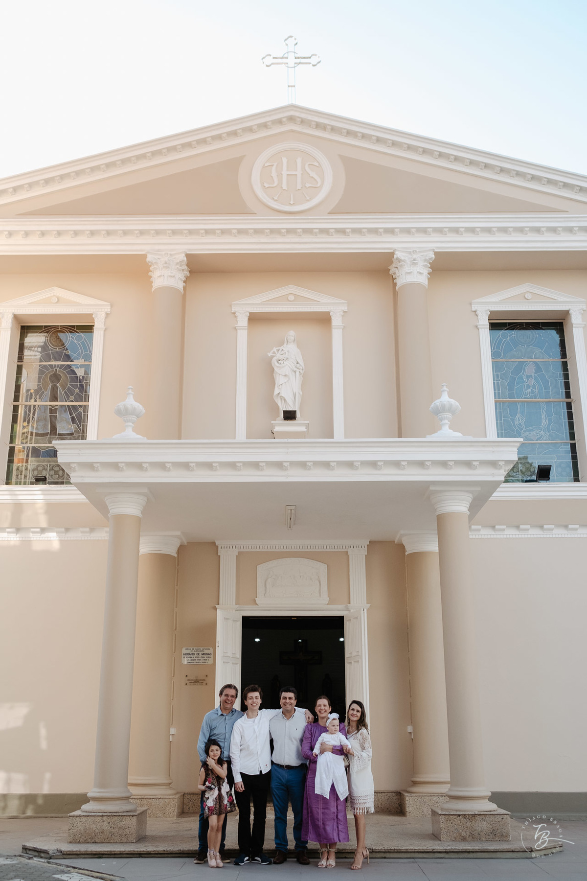 O dia do batizado da Bianca na igreja do colégio Catarinense em Florianópolis/Sc por Thiago Braga fotografia.
