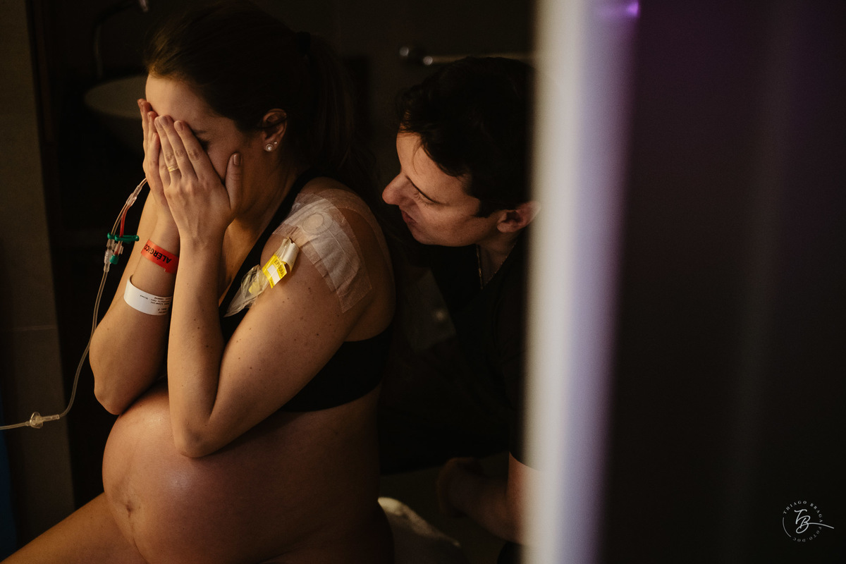 parto normal na maternidade santa helena, a chegada do enrico, por Thiago Braga Fotografia.