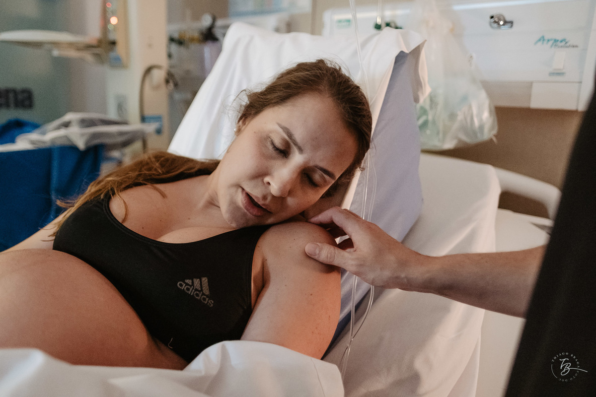 parto normal na maternidade santa helena, a chegada do enrico, por Thiago Braga Fotografia.