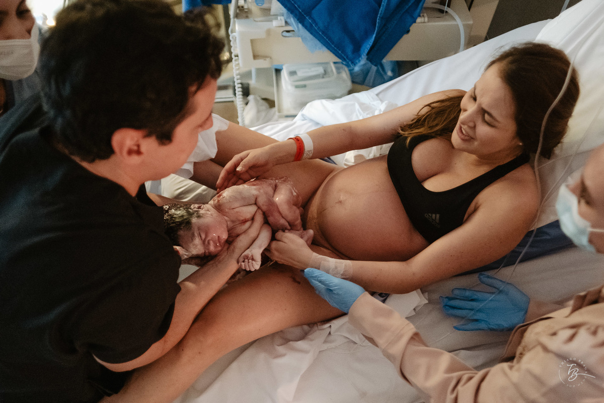 parto normal na maternidade santa helena, a chegada do enrico, por Thiago Braga Fotografia.