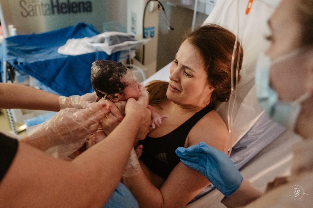parto normal na maternidade santa helena, a chegada do enrico, por Thiago Braga Fotografia.