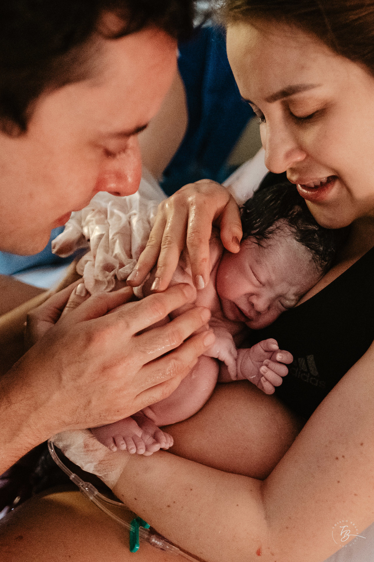 parto normal na maternidade santa helena, a chegada do enrico, por Thiago Braga Fotografia.