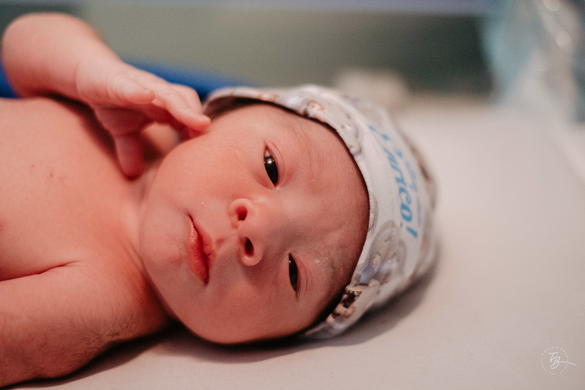 parto normal na maternidade santa helena, a chegada do enrico, por Thiago Braga Fotografia.