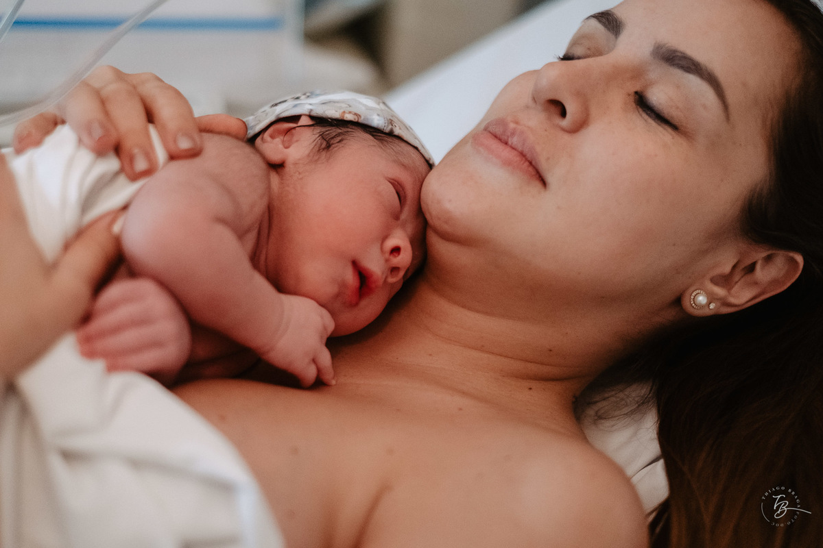 parto normal na maternidade santa helena, a chegada do enrico, por Thiago Braga Fotografia.