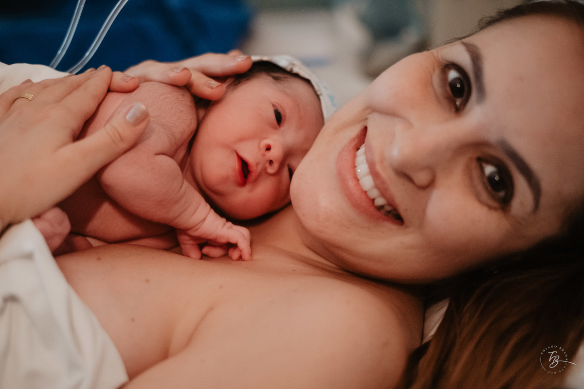 parto normal na maternidade santa helena, a chegada do enrico, por Thiago Braga Fotografia.