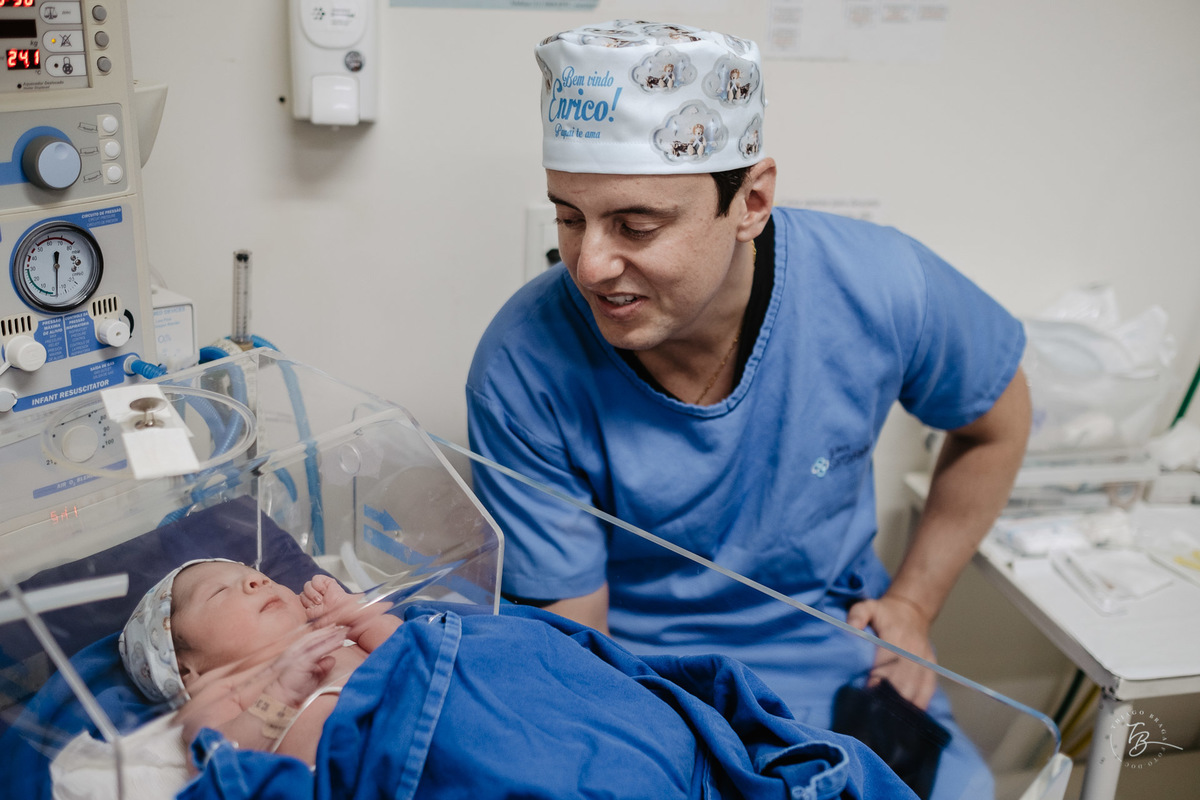 parto normal na maternidade santa helena, a chegada do enrico, por Thiago Braga Fotografia.