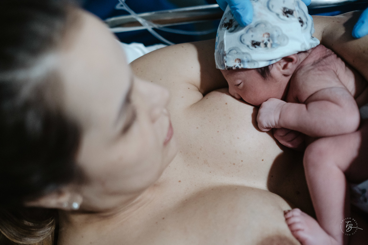 parto normal na maternidade santa helena, a chegada do enrico, por Thiago Braga Fotografia.