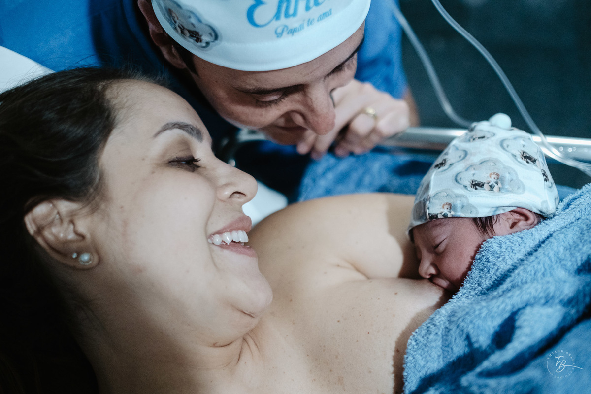 parto normal na maternidade santa helena, a chegada do enrico, por Thiago Braga Fotografia.
