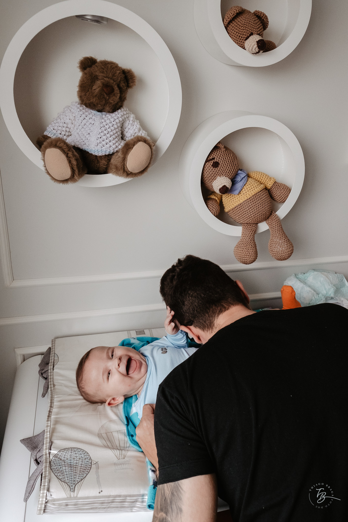 Ensaio em casa, de acompanhamento do bebê, 4 meses do Nikolas, em Palhoça-Sc, por Thiago Braga Fotografia.