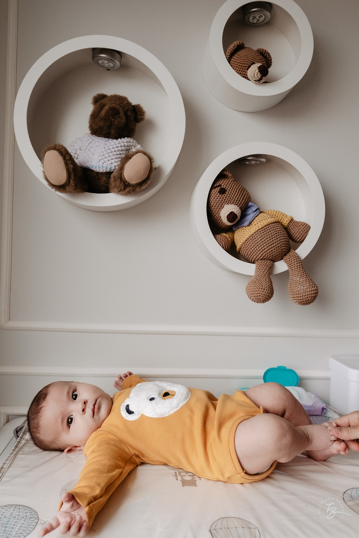 Ensaio em casa, de acompanhamento do bebê, 4 meses do Nikolas, em Palhoça-Sc, por Thiago Braga Fotografia.