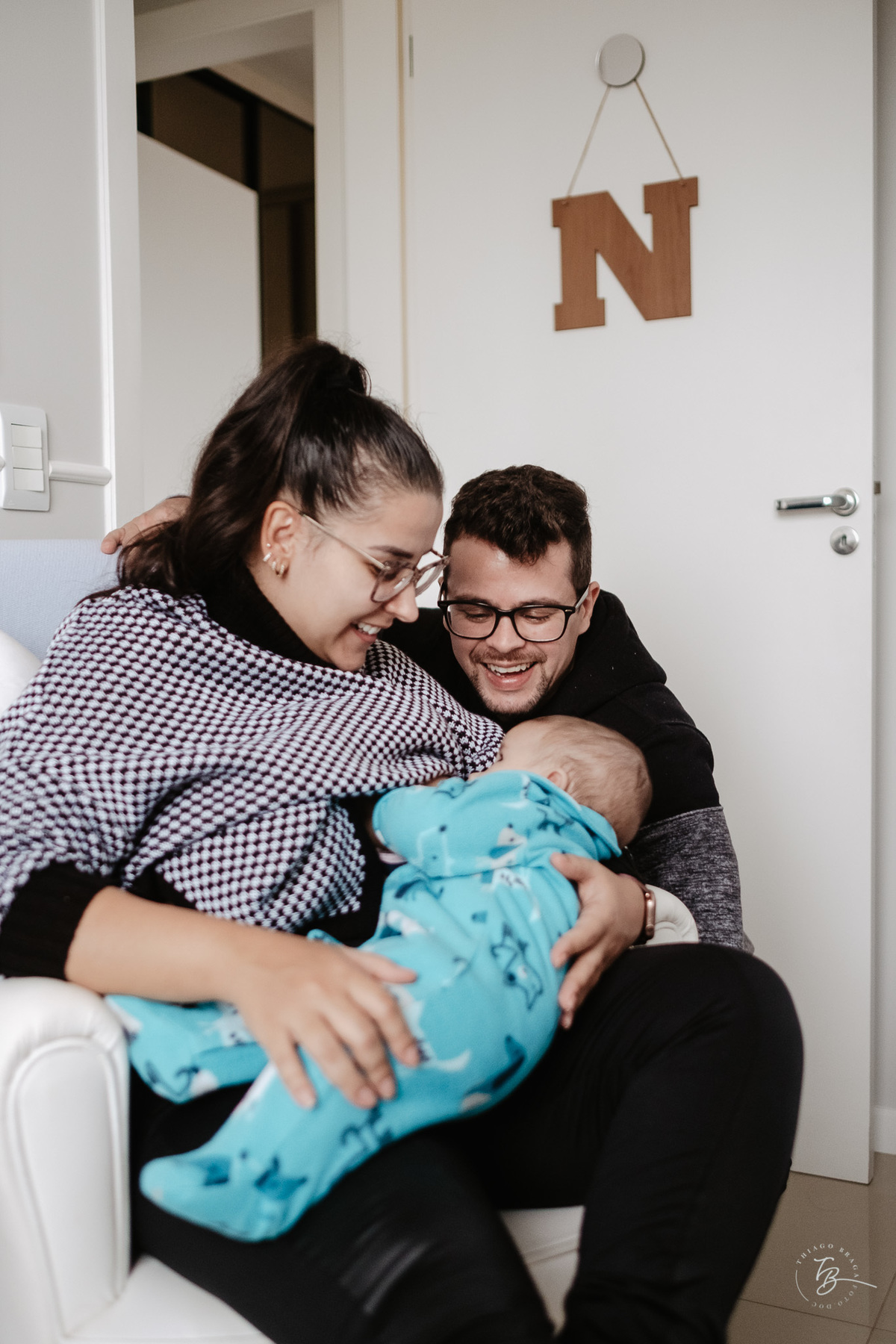 Ensaio em casa, de acompanhamento do bebê, 4 meses do Nikolas, em Palhoça-Sc, por Thiago Braga Fotografia.