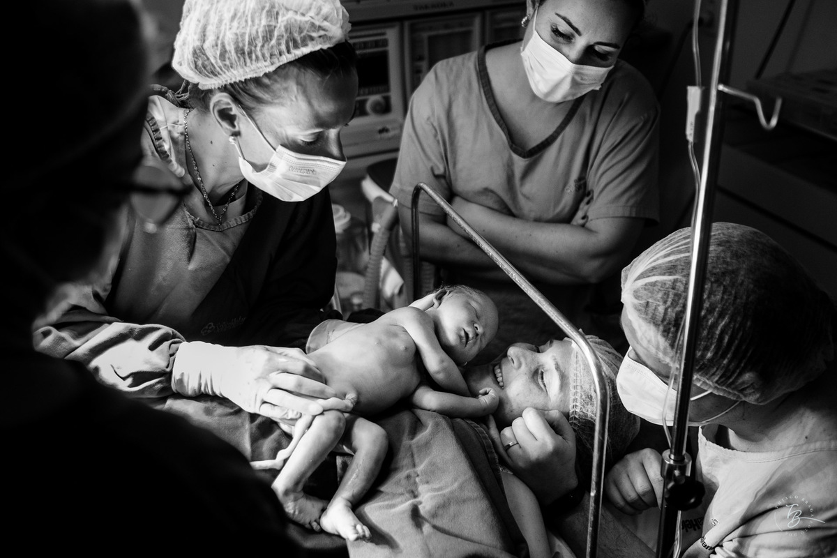 Fotografia de nascimento, parto humanizado na maternidade Santa Helena por Thiago Braga fotografia