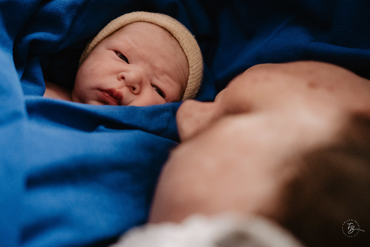 Fotografia de nascimento, parto humanizado na maternidade Santa Helena por Thiago Braga fotografia