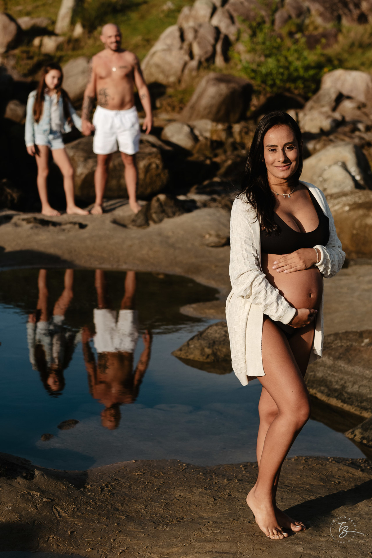 Ensaio gestante no amanhecer da praia da Armação Florianópolis/SC, espera da Rafaela por Thiago Braga