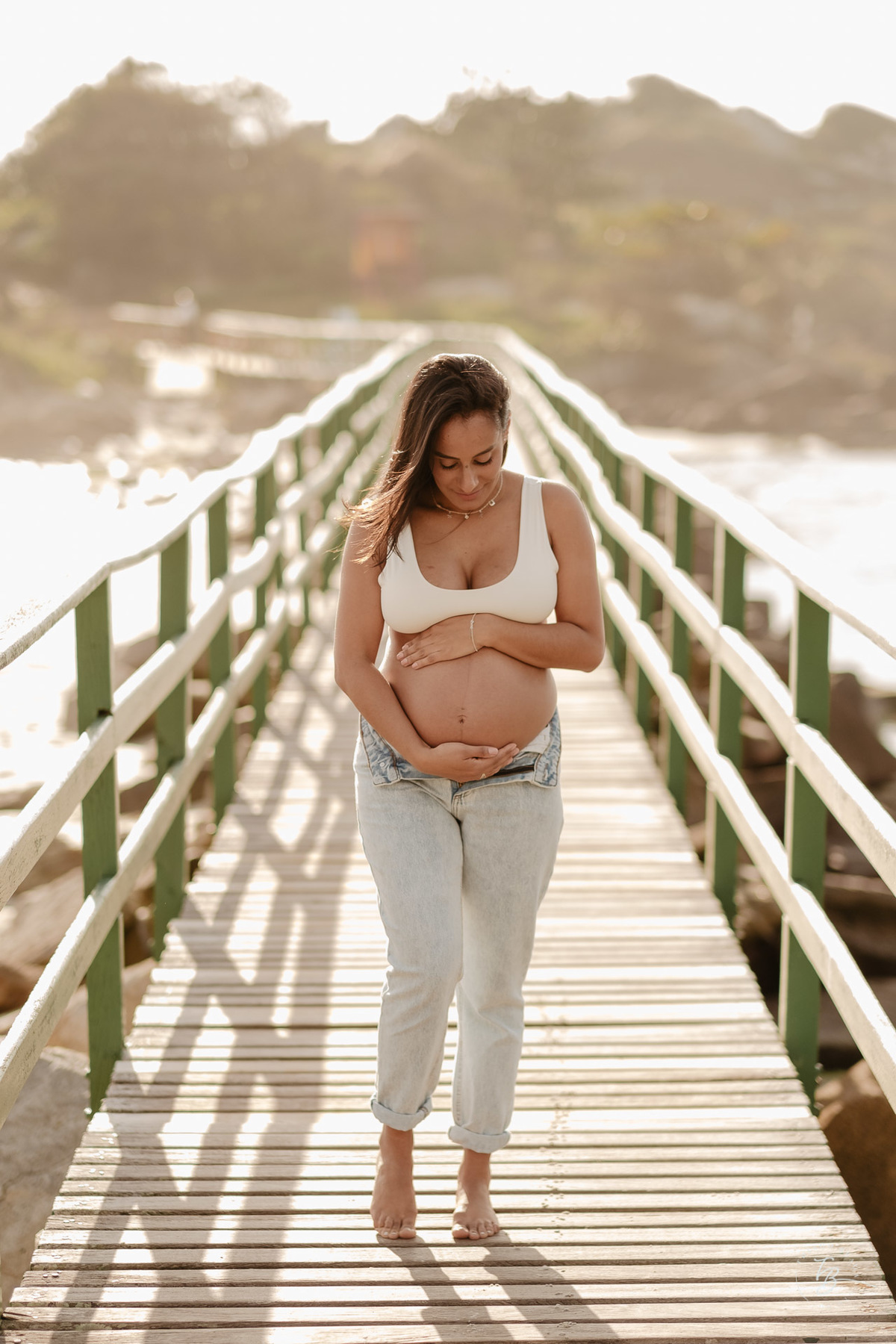 Ensaio gestante no amanhecer da praia da Armação Florianópolis/SC, espera da Rafaela por Thiago Braga