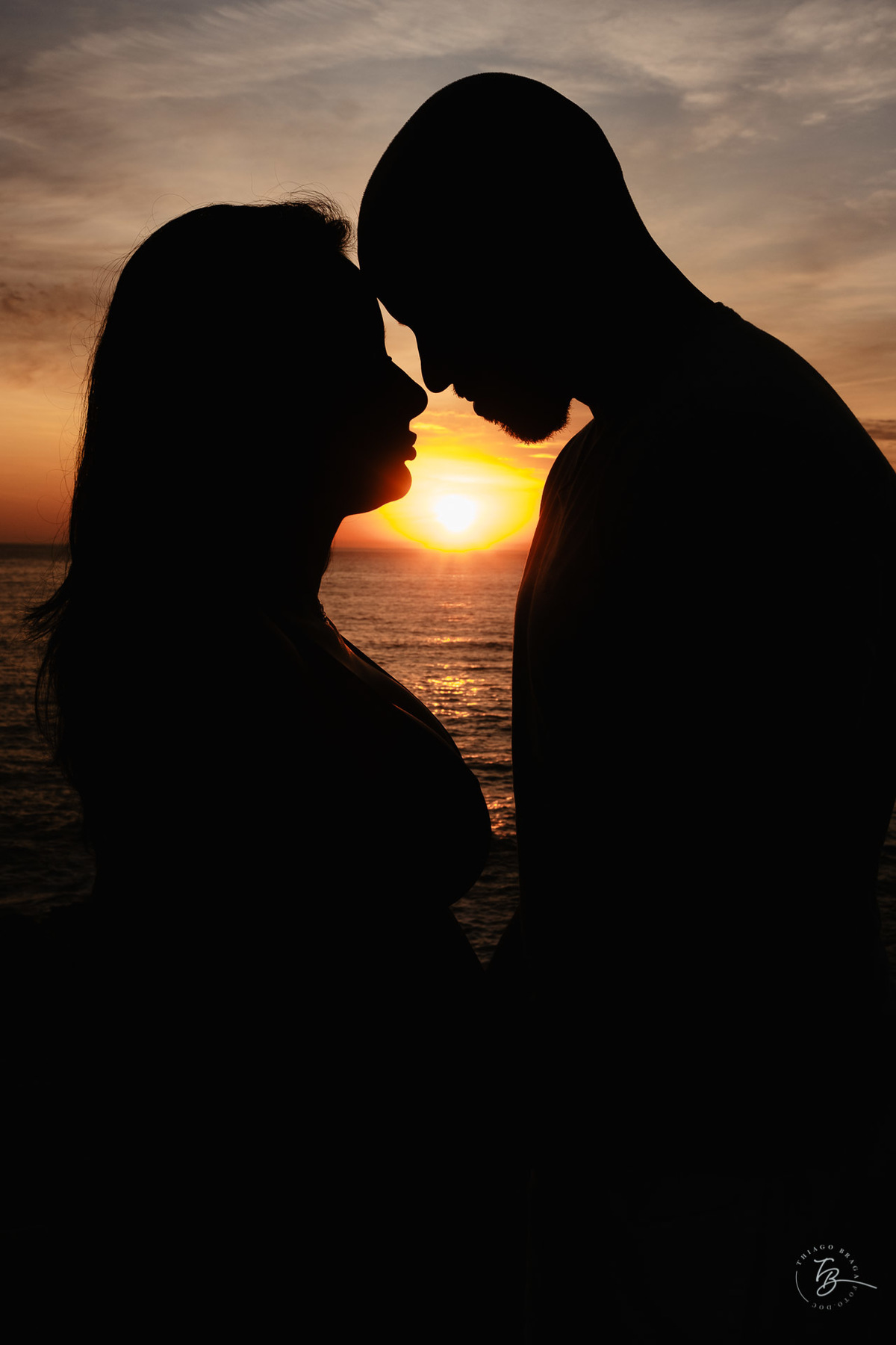 Ensaio gestante no amanhecer da praia da Armação Florianópolis/SC, espera da Rafaela por Thiago Braga