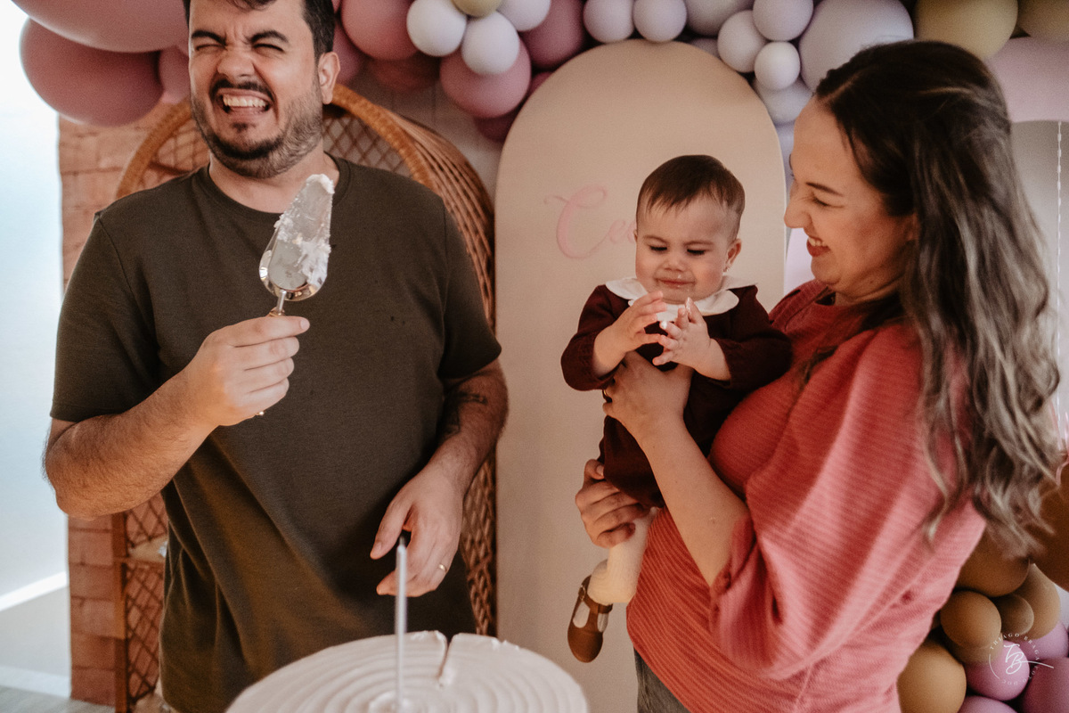 o dia do aniversário da Cecília, aniversário em casa, documental de família por Thiago Braga