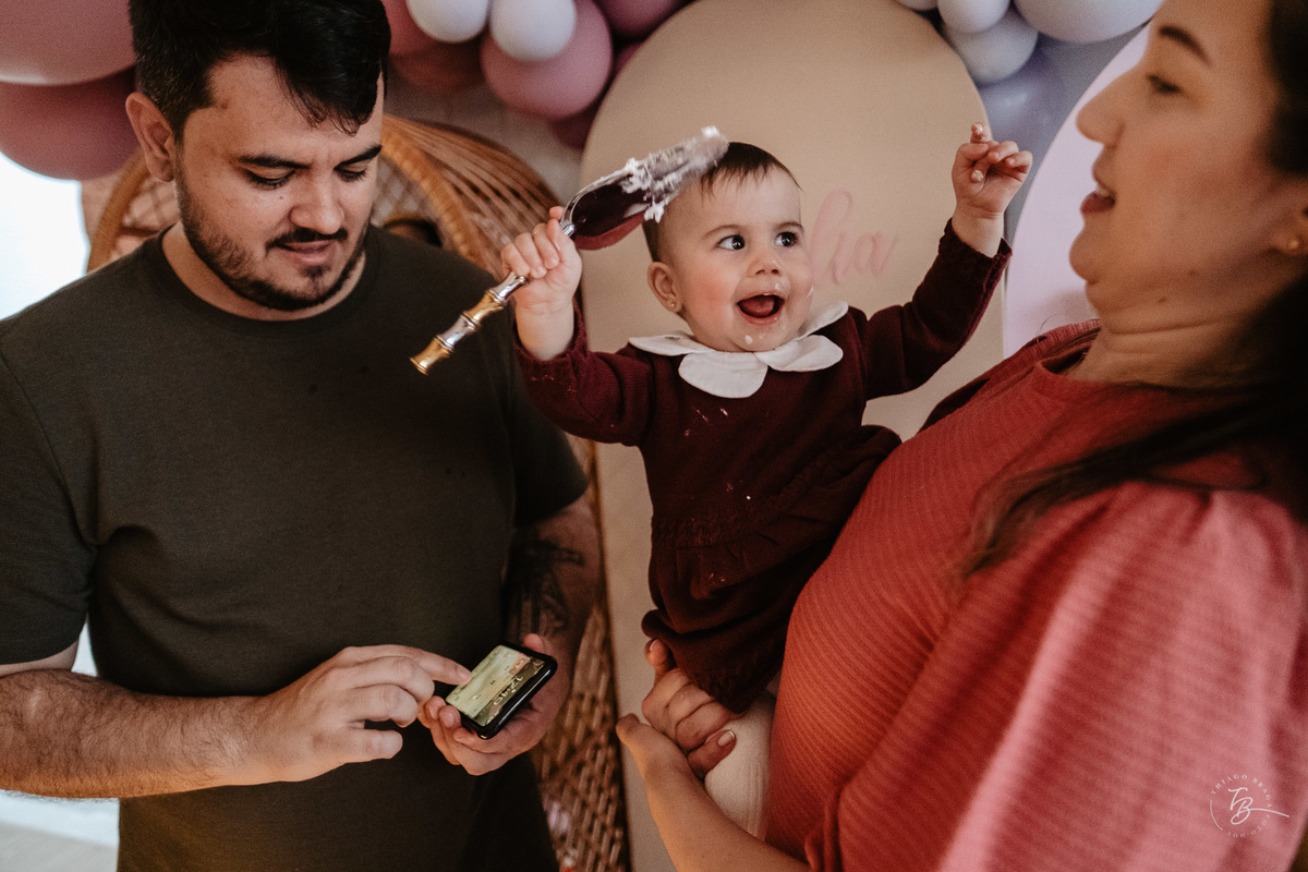 o dia do aniversário da Cecília, aniversário em casa, documental de família por Thiago Braga