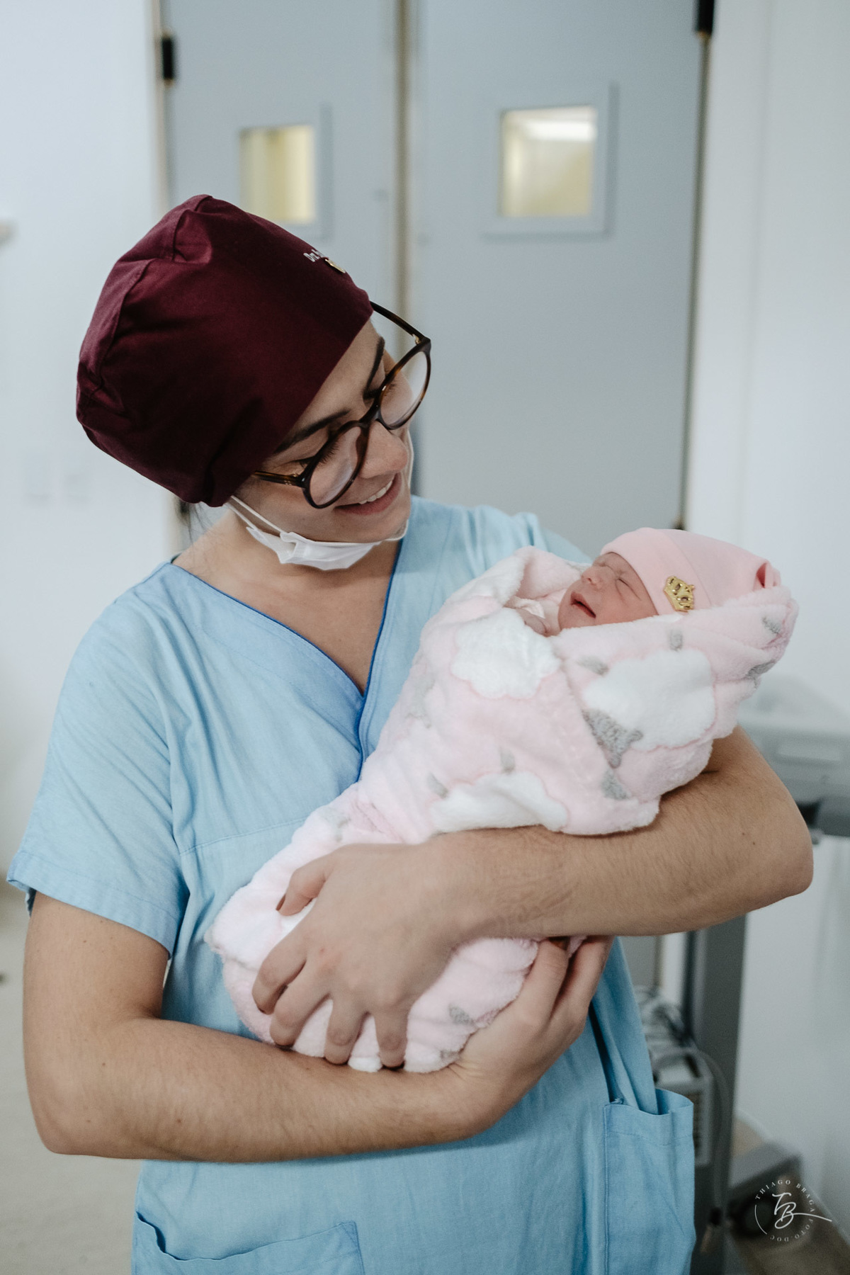 nascimento, parto cesarea, liz, ilha maternidade por Thiago braga fotografia