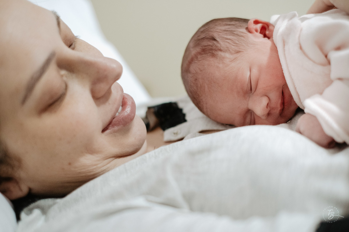 nascimento, parto cesarea, liz, ilha maternidade por Thiago braga fotografia