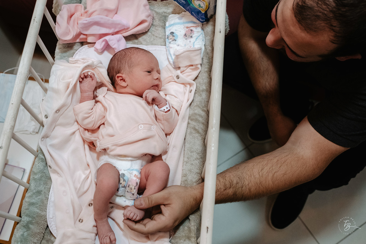 nascimento, parto cesarea, liz, ilha maternidade por Thiago braga fotografia