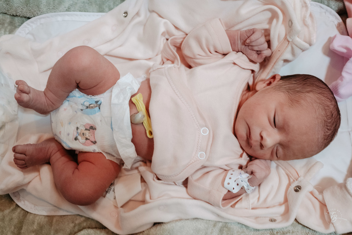 nascimento, parto cesarea, liz, ilha maternidade por Thiago braga fotografia