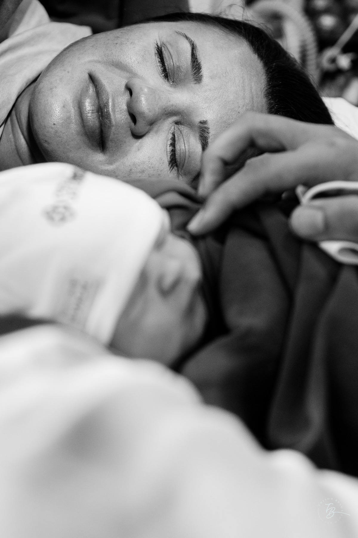 fotografia de parto humanizado na clínica Santa Helena em Florianópolis, cesárea, por Thiago Braga