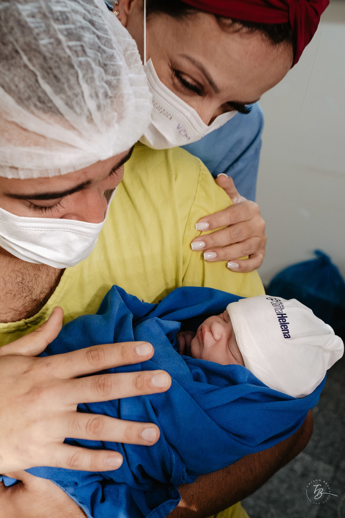 fotografia de parto humanizado na clínica Santa Helena em Florianópolis, cesárea, por Thiago Braga