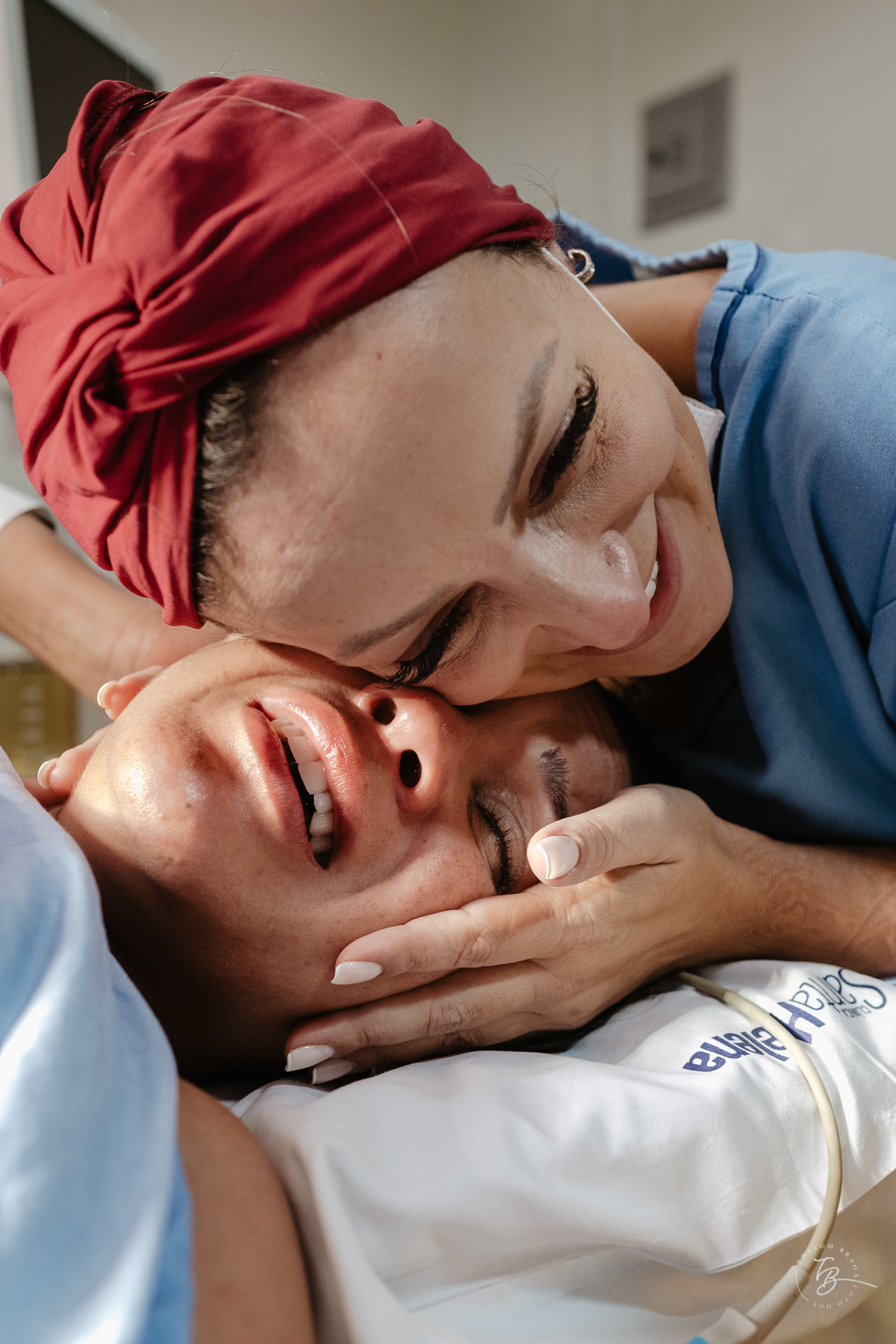 fotografia de parto humanizado na clínica Santa Helena em Florianópolis, cesárea, por Thiago Braga