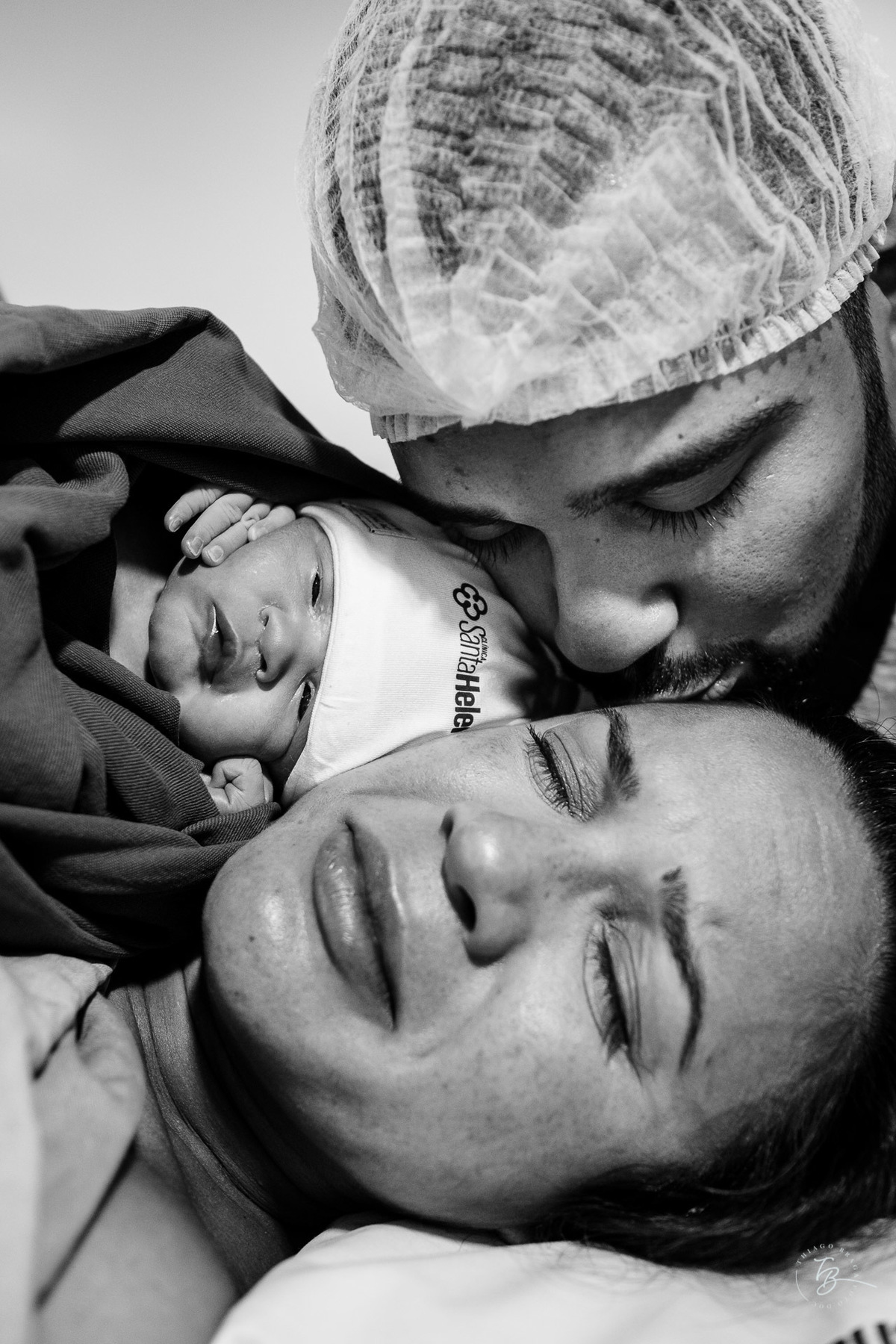 fotografia de parto humanizado na clínica Santa Helena em Florianópolis, cesárea, por Thiago Braga