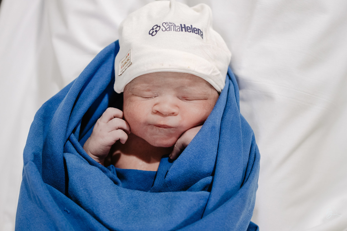 fotografia de parto humanizado na clínica Santa Helena em Florianópolis, cesárea, por Thiago Braga