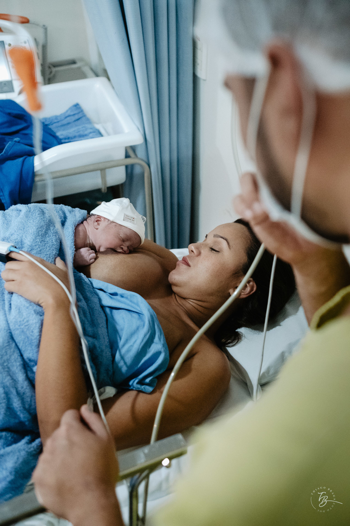 fotografia de parto humanizado na clínica Santa Helena em Florianópolis, cesárea, por Thiago Braga