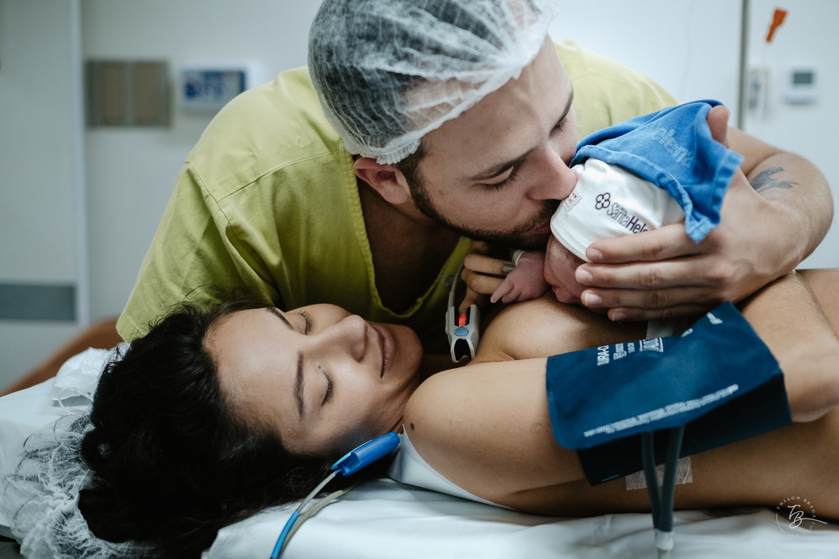 cesárea humanizada, parto na maternidade santa helena em Florianópolis por Thiago Braga fotografia
