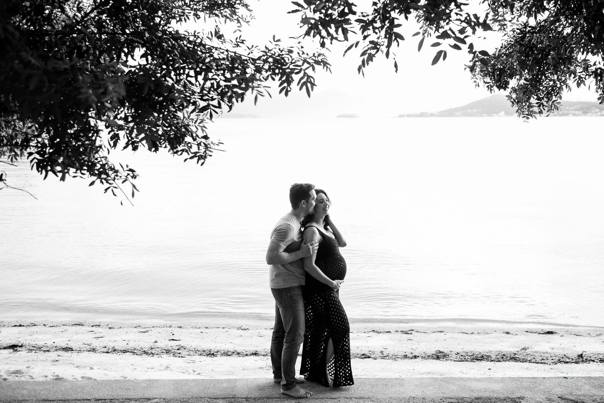 ensaio gestante em casa e na praia, espera pela Agatha, por Thiago Braga fotografia