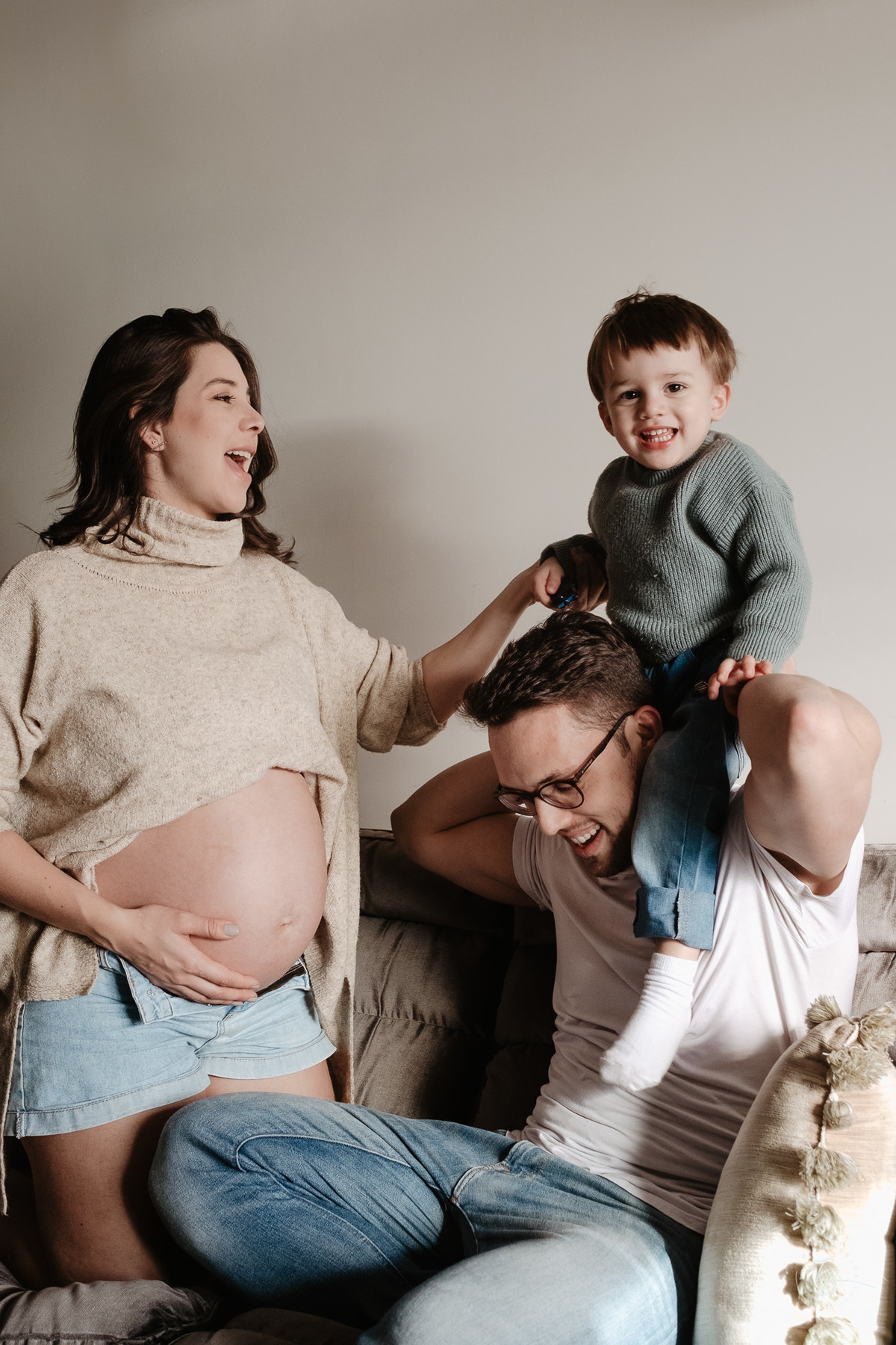 ensaio gestante em casa e na praia, espera pela Agatha, por Thiago Braga fotografia