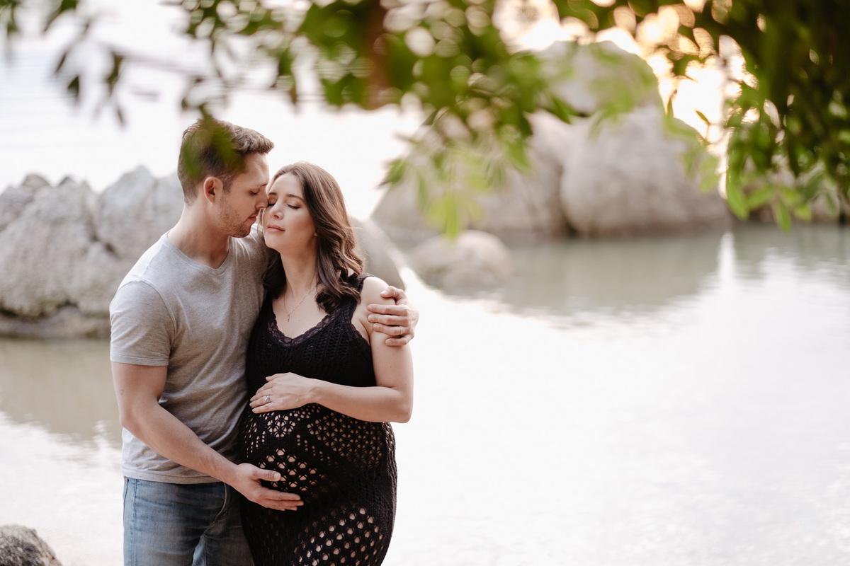 ensaio gestante em casa e na praia, espera pela Agatha, por Thiago Braga fotografia